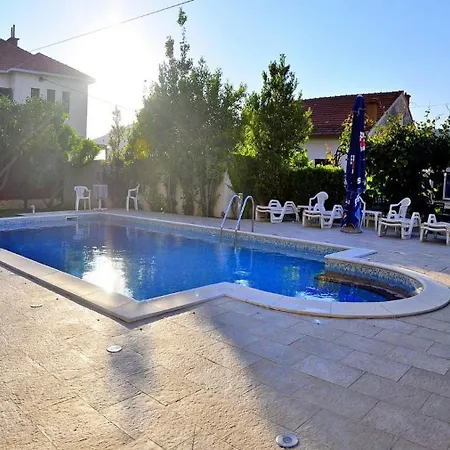 Πανσιόν Stylish Triple With Balcony Τρογκίρ