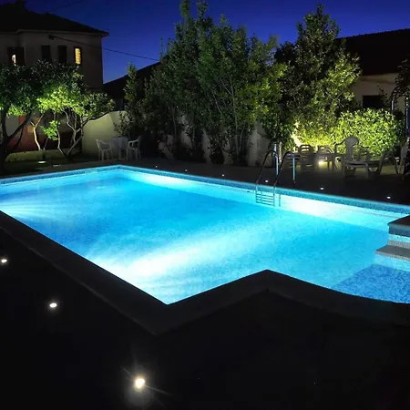 Πανσιόν Stylish Triple With Balcony 3*