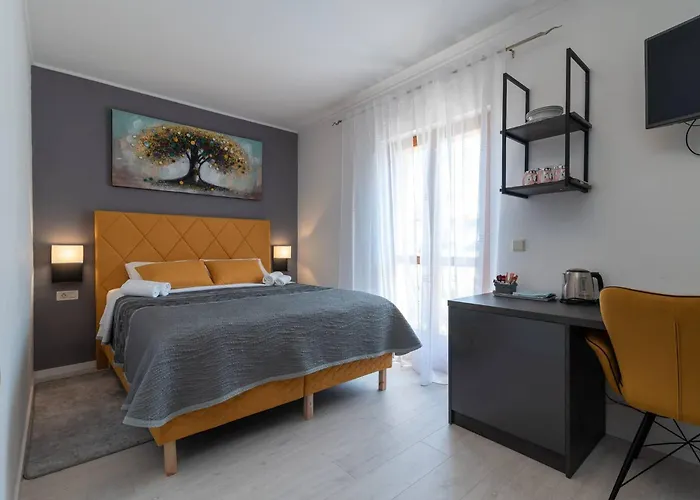 Stylish Triple With Balcony