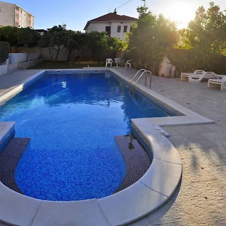 Stylish Triple With Balcony Πανσιόν 3*