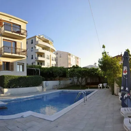 Πανσιόν Stylish Triple With Balcony 3*