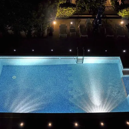 Stylish Triple With Balcony 3* Τρογκίρ