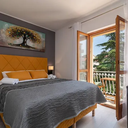 Stylish Triple With Balcony Τρογκίρ