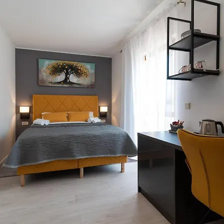 Stylish Triple With Balcony Guest house