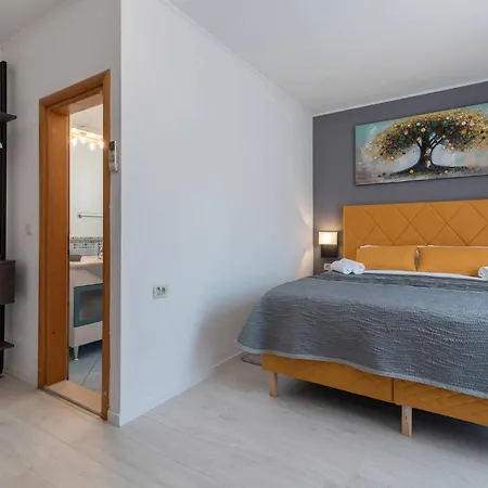 Stylish Triple With Balcony Guest house *