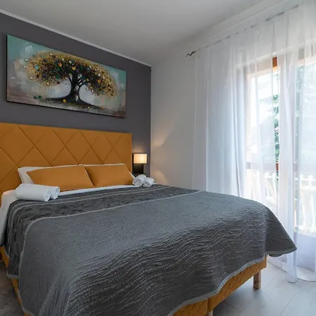 Πανσιόν Stylish Triple With Balcony 3*