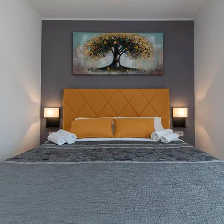 Stylish Triple With Balcony Guest house Trogir