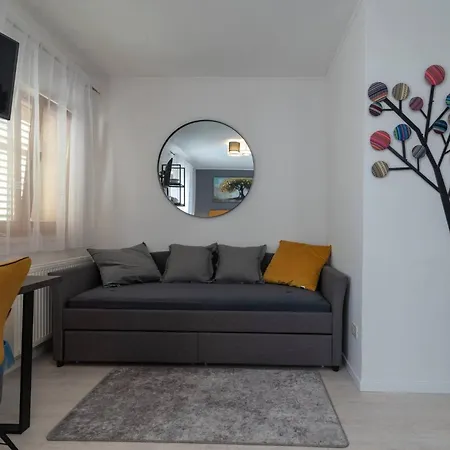 Πανσιόν Stylish Triple With Balcony Τρογκίρ