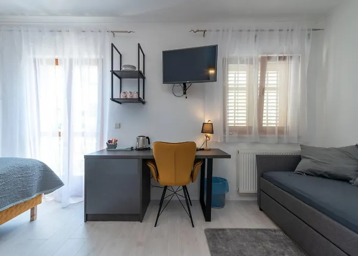 Stylish Triple With Balcony Vendégház