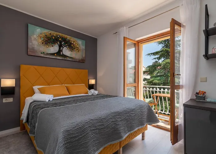 Stylish Triple With Balcony Trogir