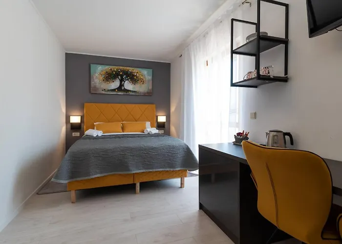 Stylish Triple With Balcony Penzion