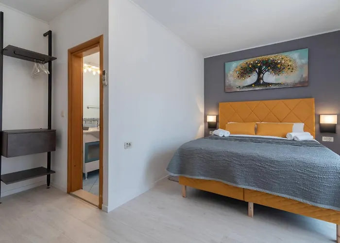 Stylish Triple With Balcony Penzion 3*