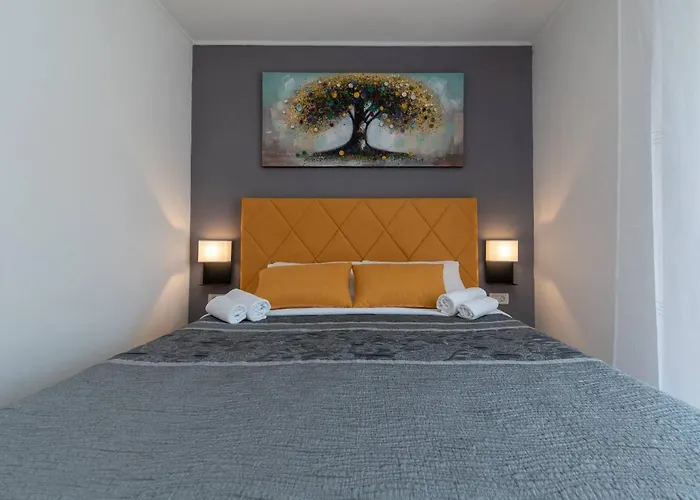 Stylish Triple With Balcony Penzion Trogir