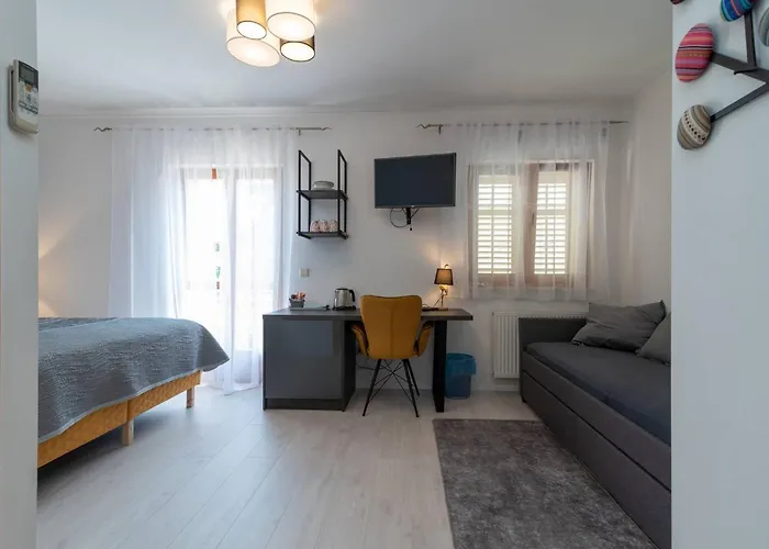 Stylish Triple With Balcony Trogir