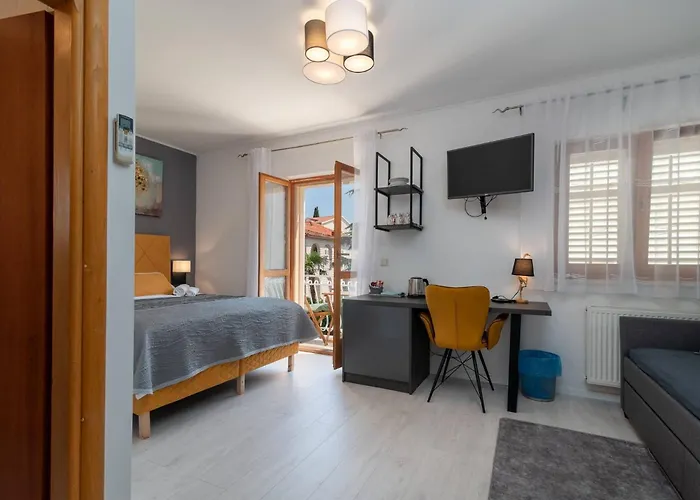 Pensionat Stylish Triple With Balcony